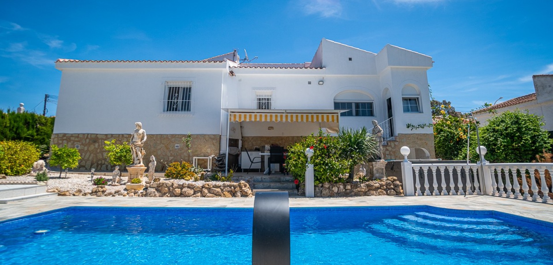 House in La Marina - view 1