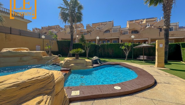 Odsprzedaż - Bungalow - Orihuela Costa - Villamartín