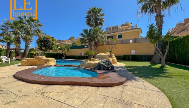 Odsprzedaż - Bungalow - Orihuela Costa - Villamartín