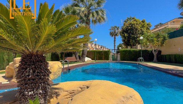 Odsprzedaż - Bungalow - Orihuela Costa - Villamartín