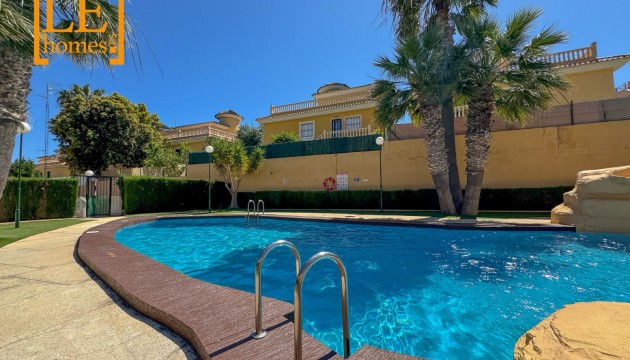 Odsprzedaż - Bungalow - Orihuela Costa - Villamartín