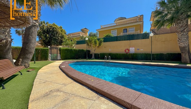 Odsprzedaż - Bungalow - Orihuela Costa - Villamartín