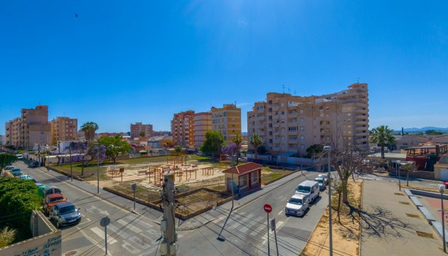 Resale - Townhouse - Torrevieja - Nueva Torrevieja - Aguas Nuevas