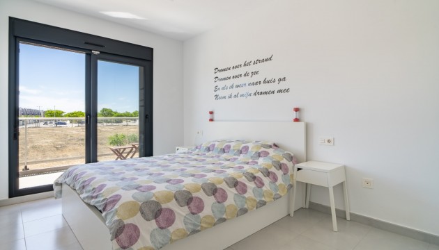 Resale - Bungalow - Pilar de la Horadada - Mil Palmeras