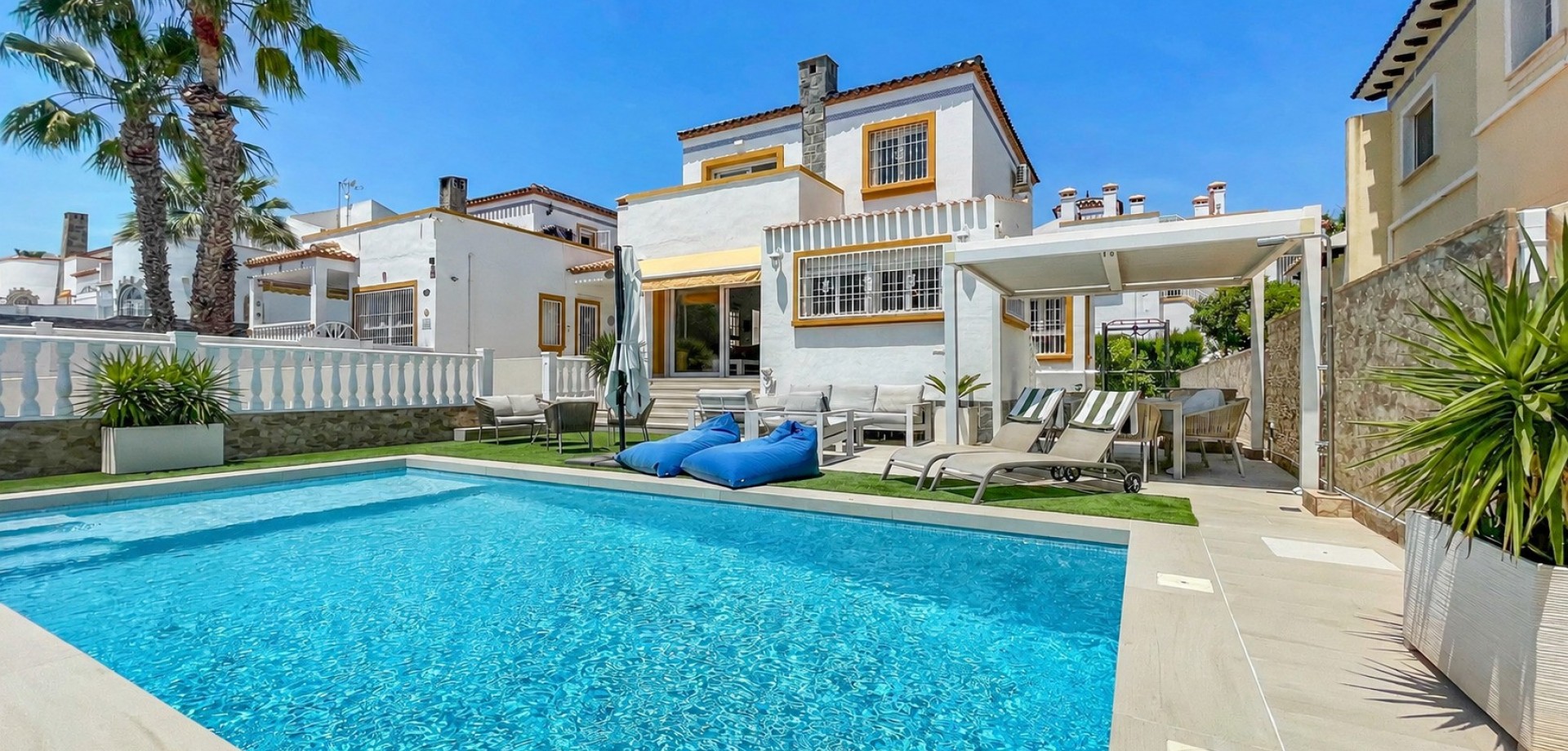 House in Los Dolses - view 1