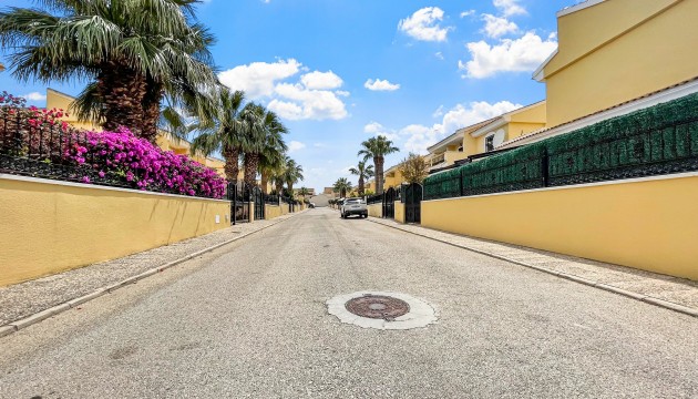 Videresalg - Detached Villa - Orihuela Costa - Los Dolses