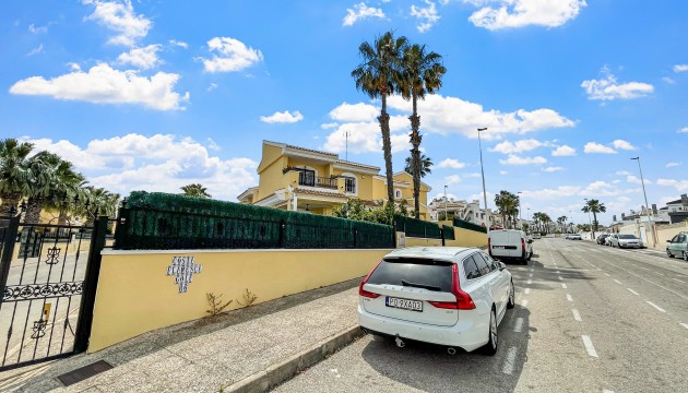 Videresalg - Detached Villa - Orihuela Costa - Los Dolses