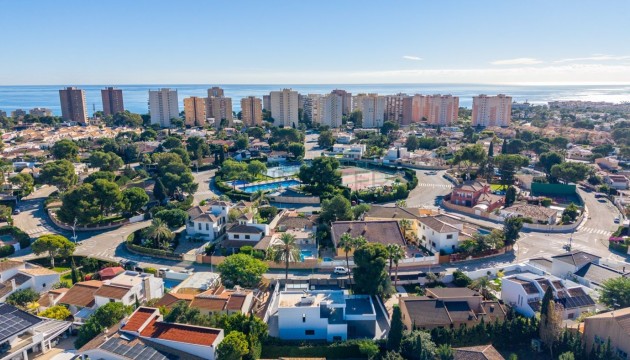 Перепродажа - отдельная вилла - Orihuela Costa - Campoamor