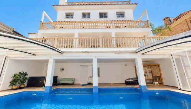 Videresalg - Detached Villa - Orihuela Costa - Campoamor