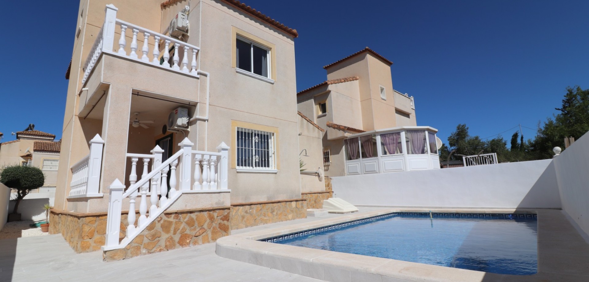 House in San Miguel de Salinas - view 1