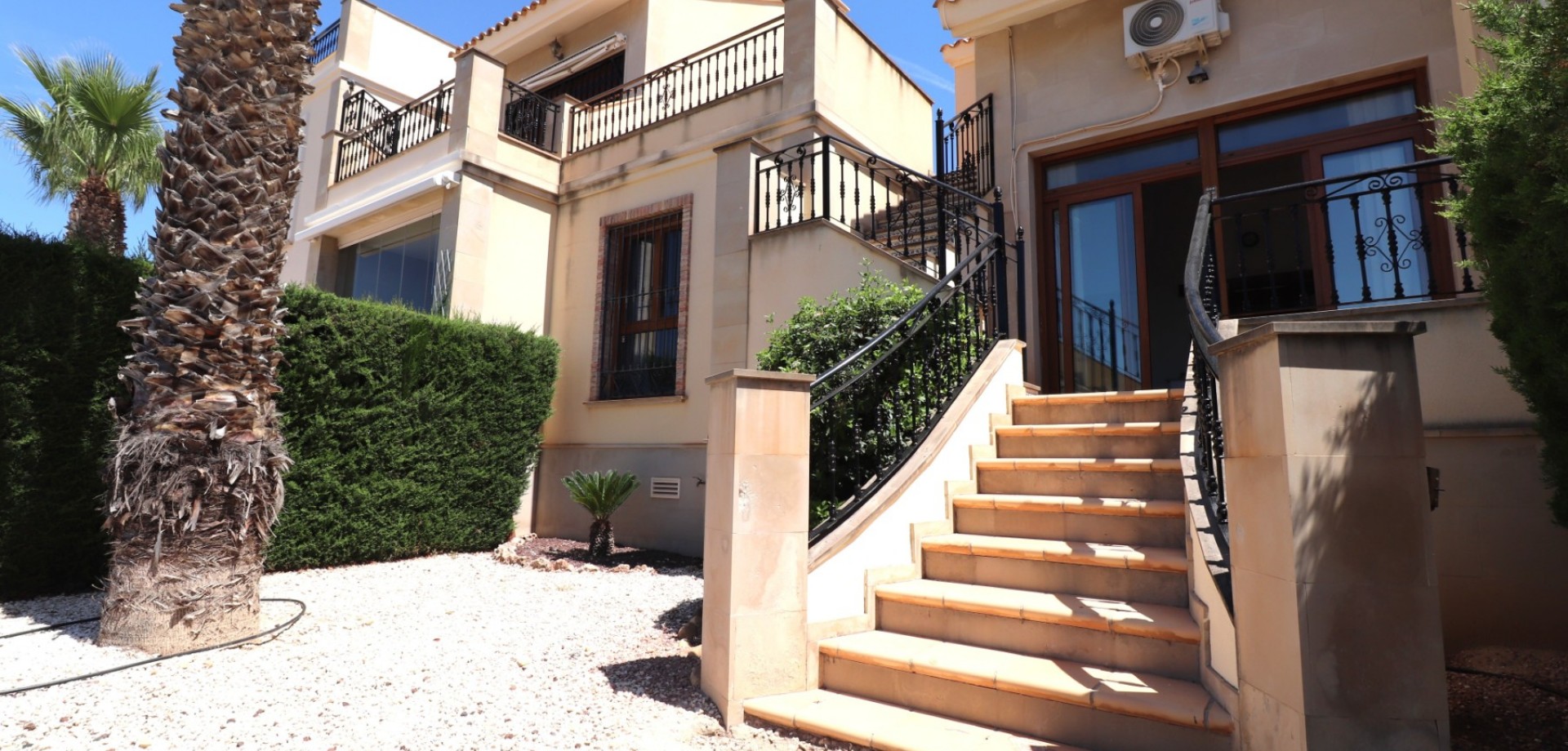 House in Algorfa - view 1