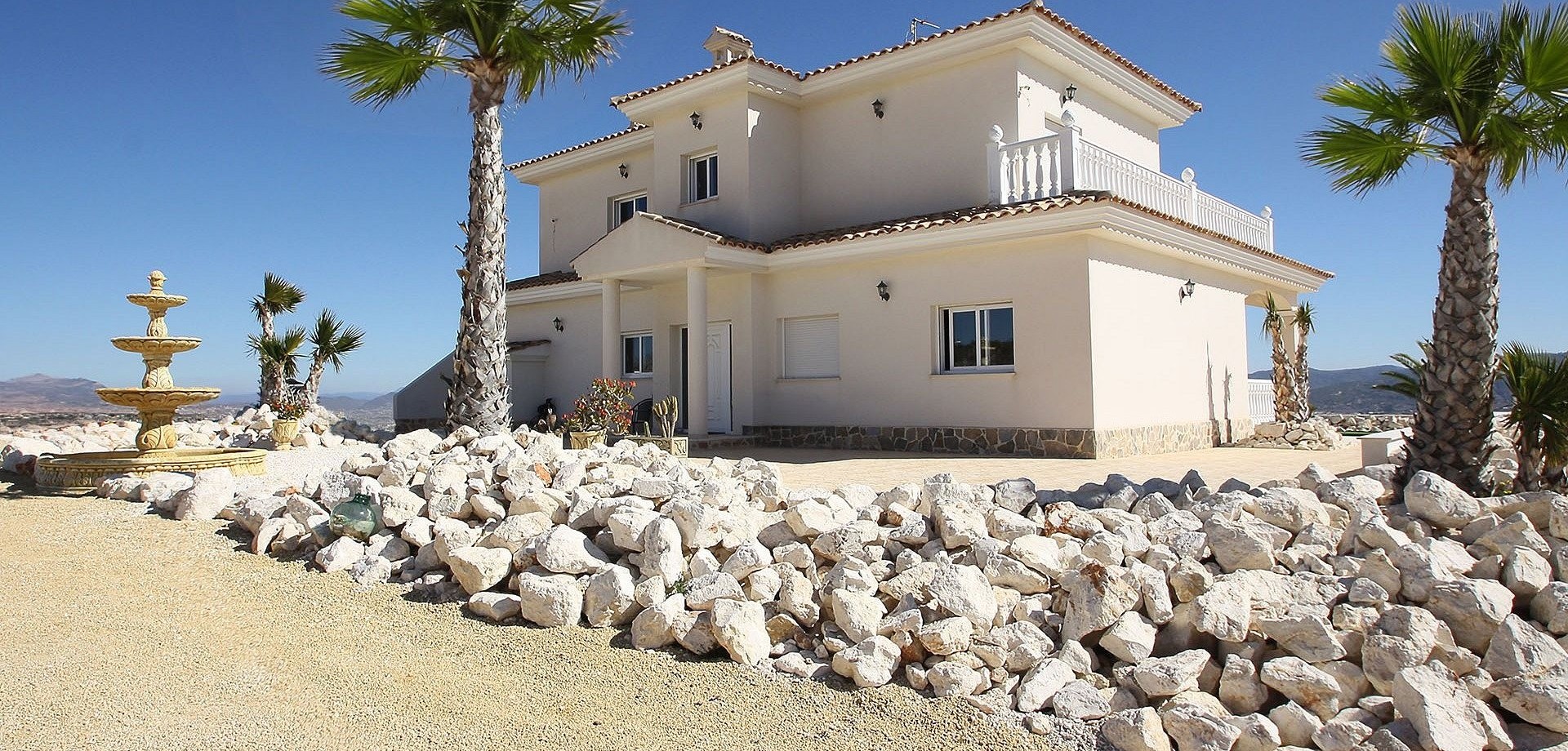 House in Pinoso - view 1
