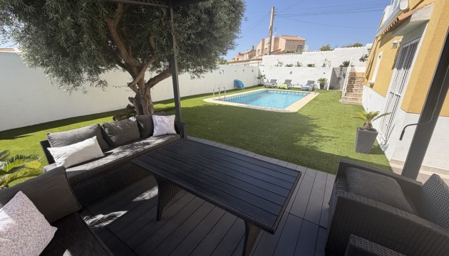 Herverkoop - Detached Villa - Orihuela Costa - Villamartín