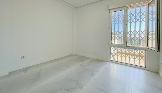 Resale - Apartment - Orihuela Costa - La Zenia