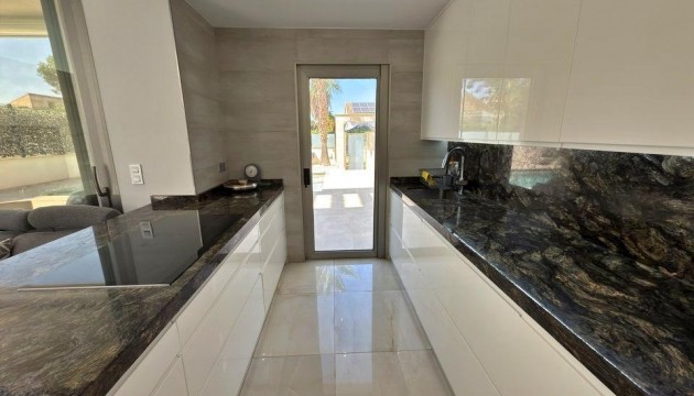 Odsprzedaż - Detached Villa - Orihuela Costa - Villamartín