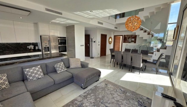 Odsprzedaż - Detached Villa - Orihuela Costa - Villamartín