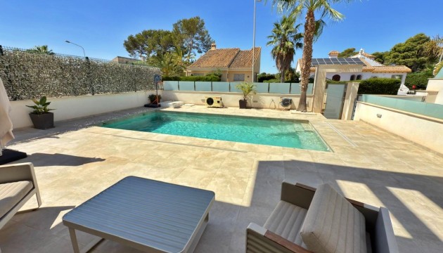 Odsprzedaż - Detached Villa - Orihuela Costa - Villamartín