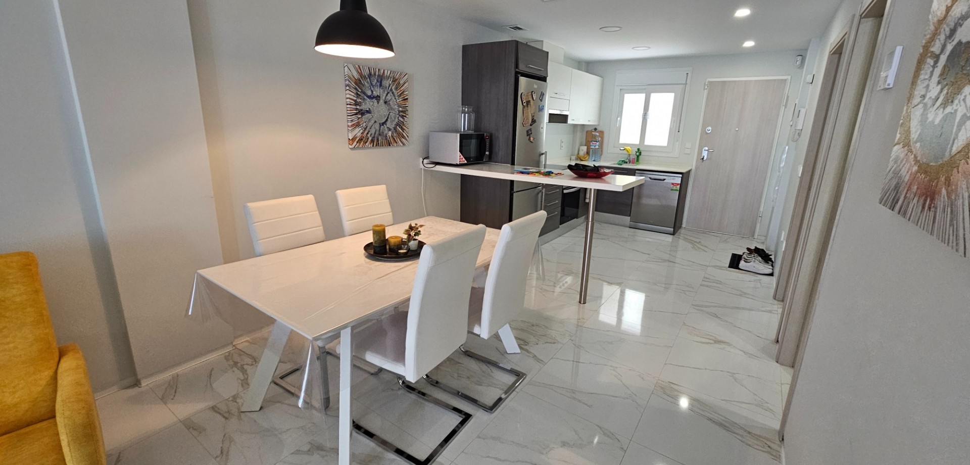 Apartment in La Marina - Image 4