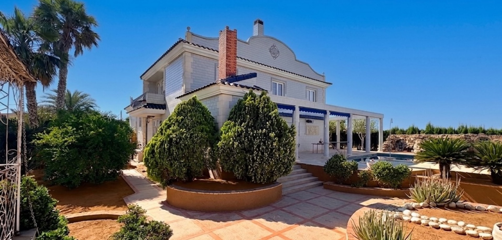House in La Marina - view 1