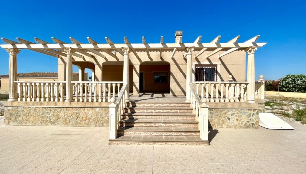 Resale - Detached Villa - Catral