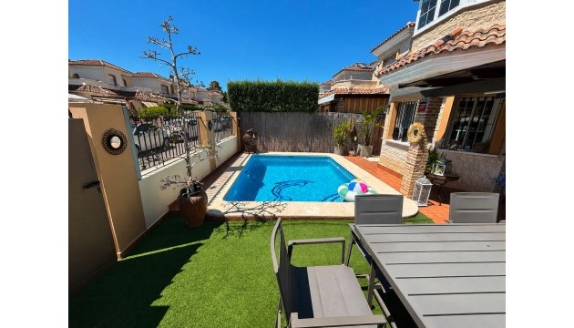 Odsprzedaż - Detached Villa - Guardamar del Segura