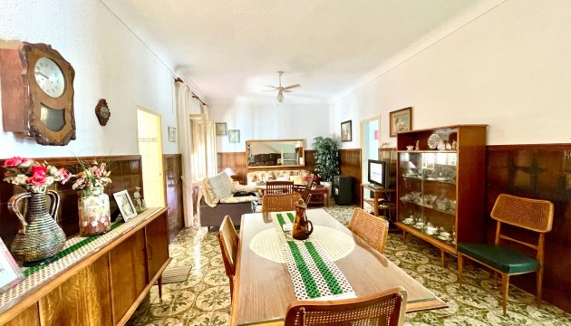 Odsprzedaż - Kamienica - Almoradi