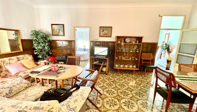Odsprzedaż - Kamienica - Almoradi