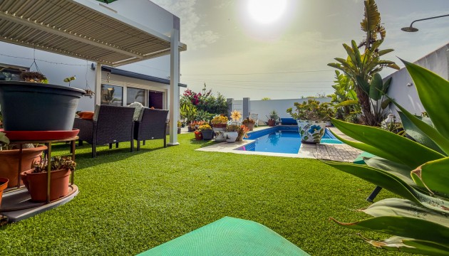 Odsprzedaż - Detached Villa - Torrevieja - Torreta Florida
