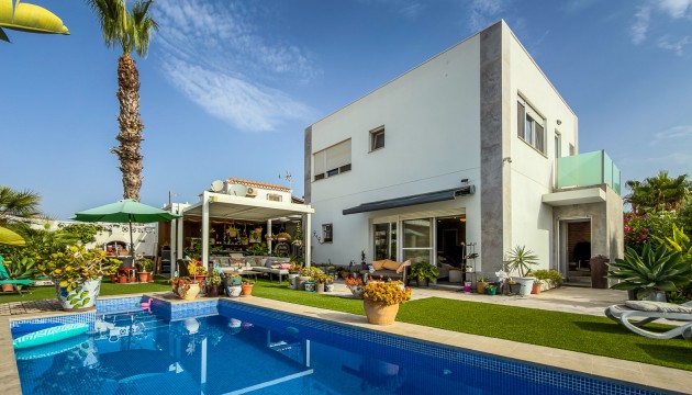 Odsprzedaż - Detached Villa - Torrevieja - Torreta Florida