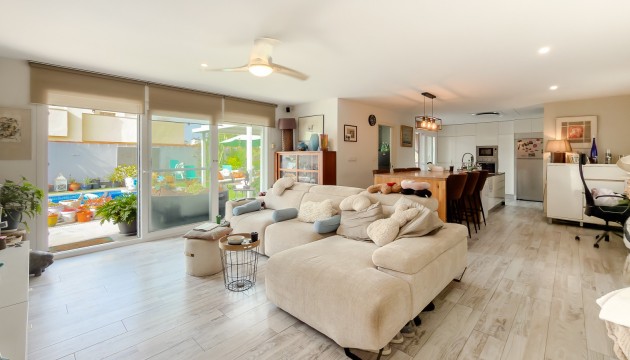 Odsprzedaż - Detached Villa - Torrevieja - Torreta Florida