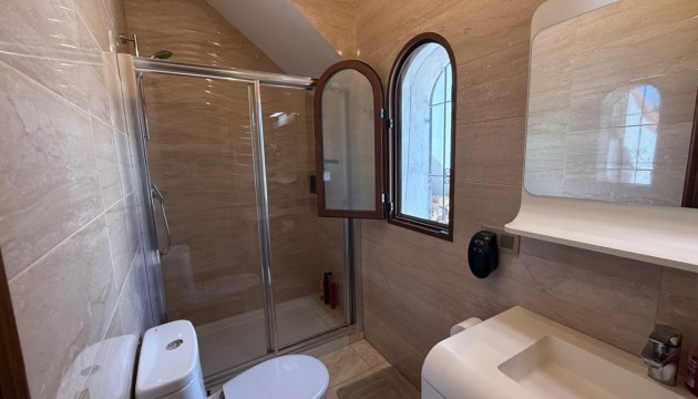 Reventa - Chalet Independiente - Orihuela