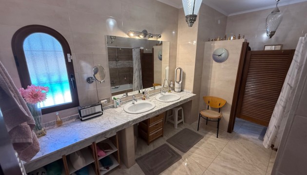 Reventa - Chalet Independiente - Orihuela