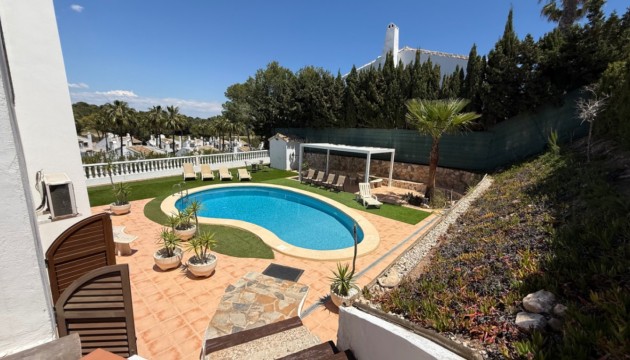 Reventa - Chalet Independiente - Orihuela