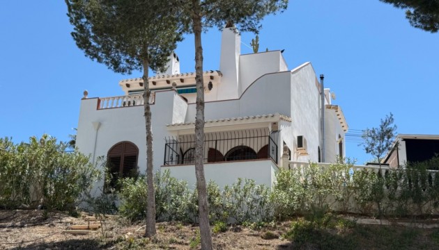Reventa - Chalet Independiente - Orihuela