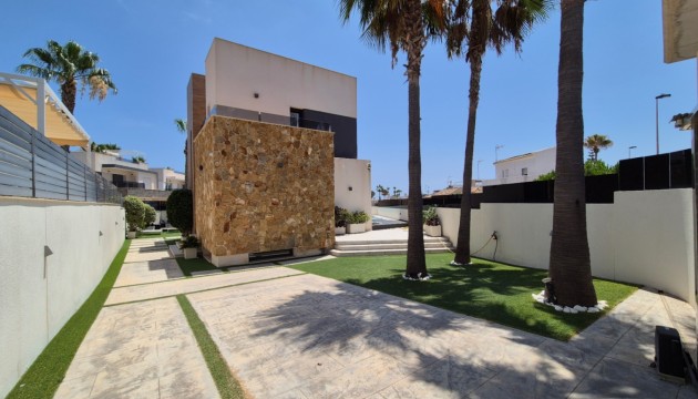 Resale - Detached Villa - Torrevieja