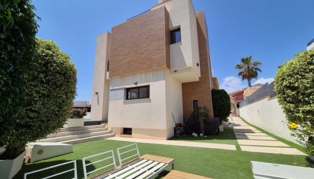 Resale - Detached Villa - Torrevieja
