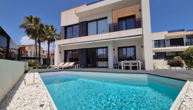 Resale - Detached Villa - Torrevieja