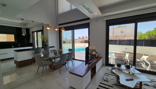 Resale - Detached Villa - Torrevieja