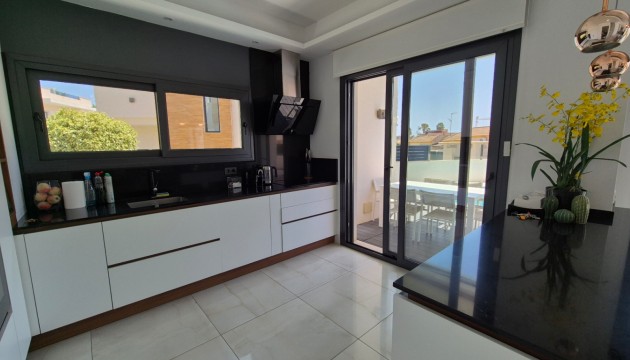 Resale - Detached Villa - Torrevieja