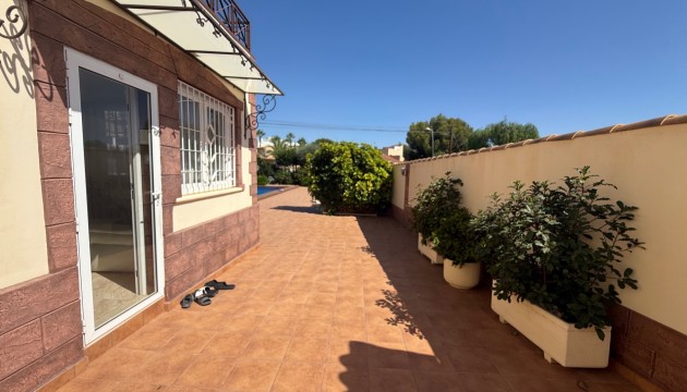 Reventa - Chalet Independiente - Torrevieja