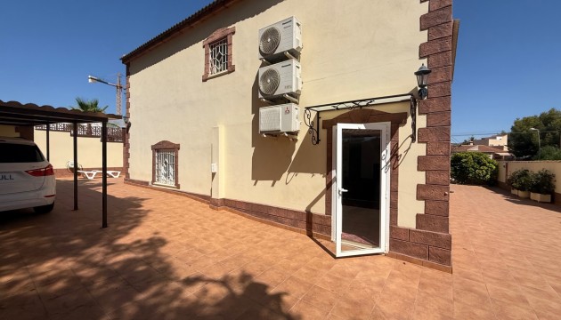 Reventa - Chalet Independiente - Torrevieja
