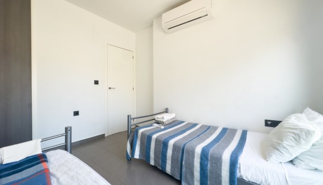 Odsprzedaż - Bungalow - Orihuela Costa - La Zenia