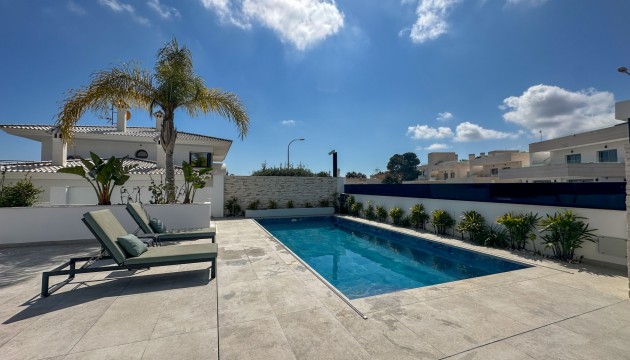 Videresalg - Detached Villa - Orihuela Costa - Villamartín