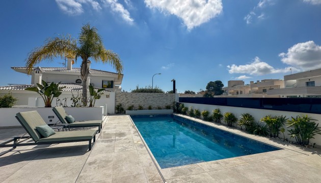 Videresalg - Detached Villa - Orihuela Costa - Villamartín