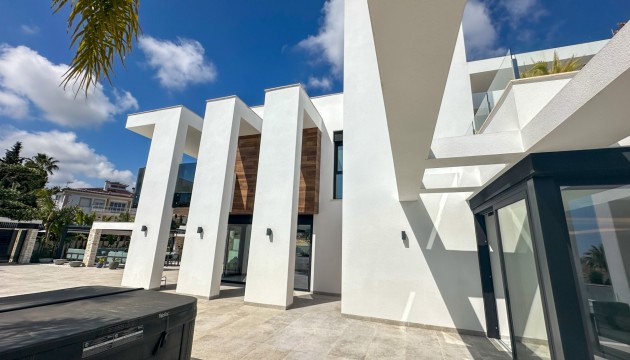Videresalg - Detached Villa - Orihuela Costa - Villamartín