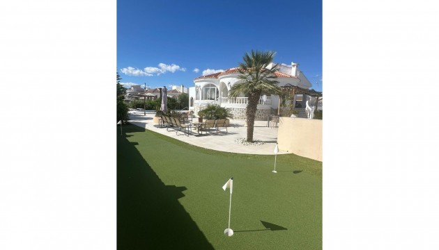 Перепродажа - отдельная вилла - Torrevieja