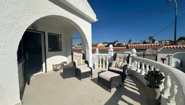 Перепродажа - отдельная вилла - Torrevieja