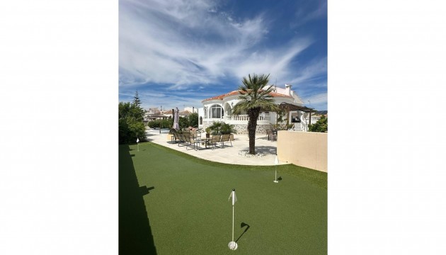 Перепродажа - отдельная вилла - Torrevieja