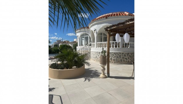 Перепродажа - отдельная вилла - Torrevieja