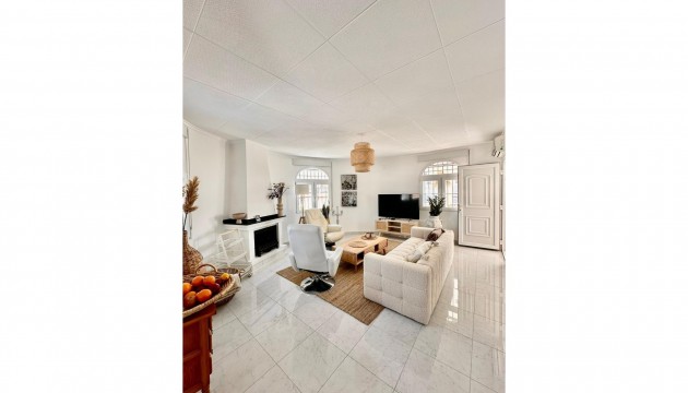 Перепродажа - отдельная вилла - Torrevieja